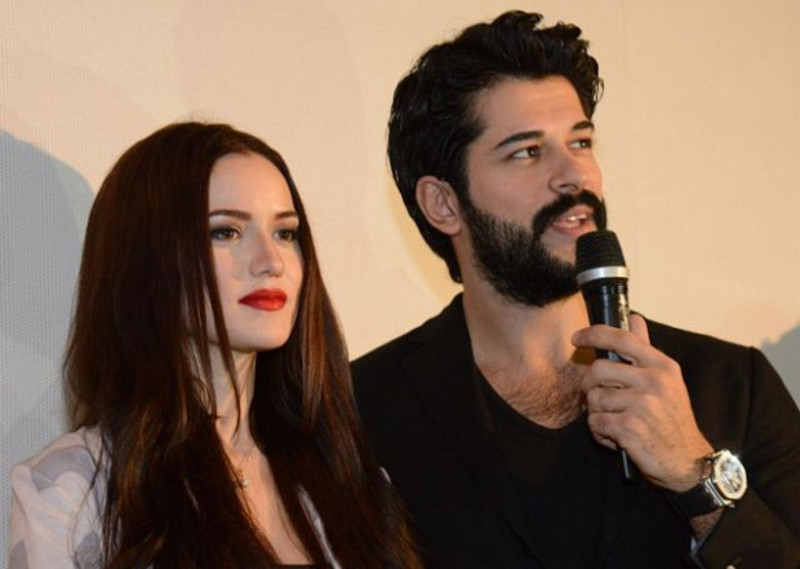 بالصورة: هذه هي هدية بوراك أوزتشيفيت لحبيبته في عيد الحب